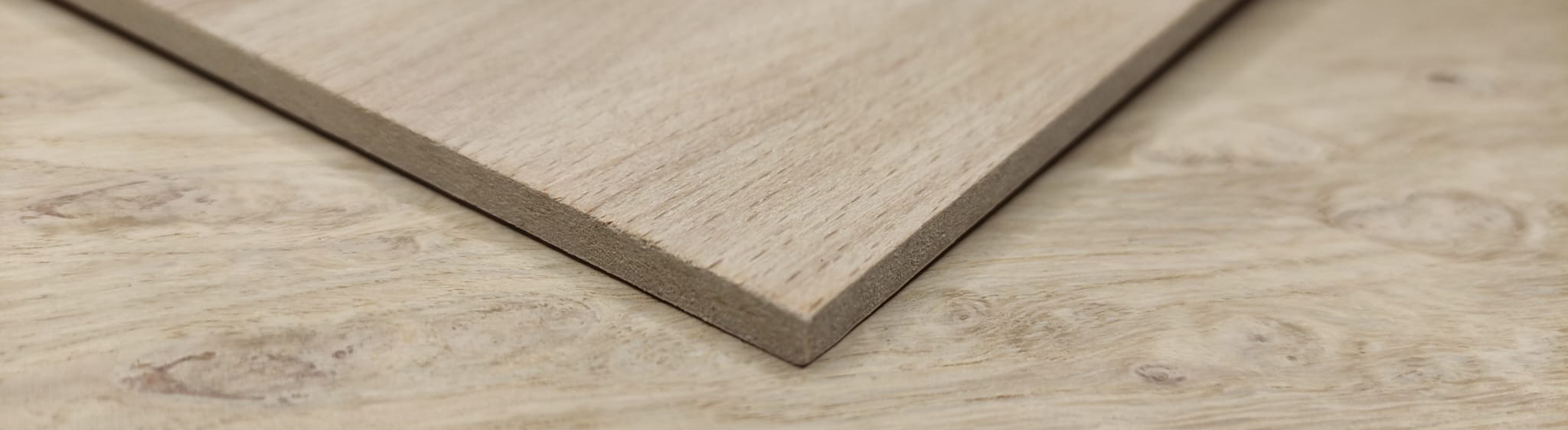 Detail desky MDF